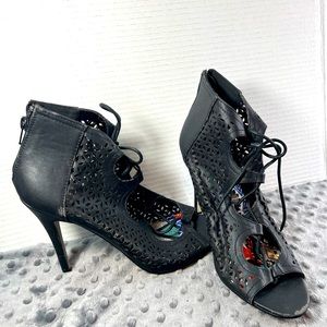 Madden Girl Drew  Black Heels Sz 9.5